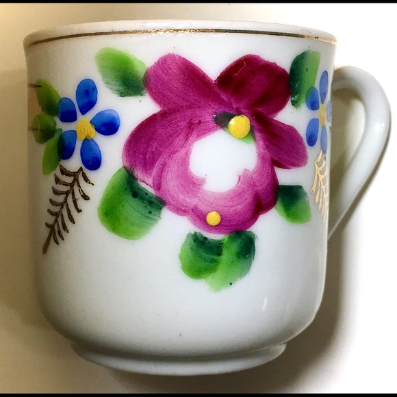 SOLD!❤️PORCELAIN DEMITASSE CUPS GOLD TRIM VINTAGE - Picture 2 of 11